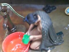 ມີຂົນ piss fetish babe ໃຊ້ dildo ເພື່ອ orgasm